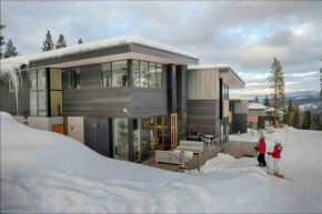 Stellar Mountainside luxury ski-in-ski-out home.